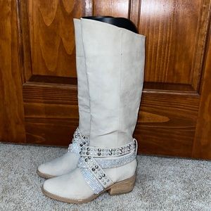 Gorgeous rhinestone detail fashion boots.